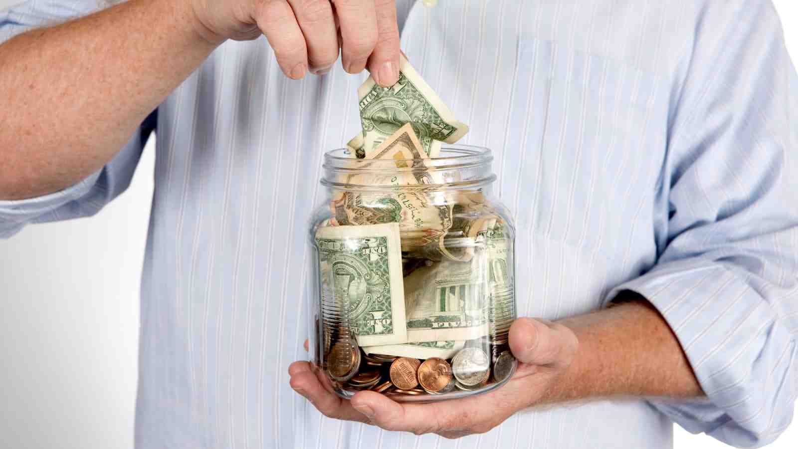 What are the disadvantages of retiring at 62?
