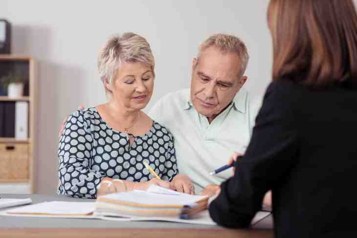 What are the risks of retiring early?